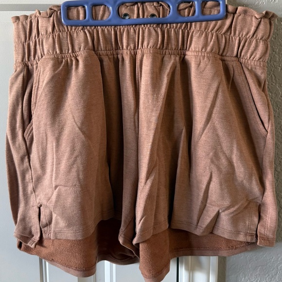 Pants - Casual High-Waist Women’s Relaxed Shorts in Brown